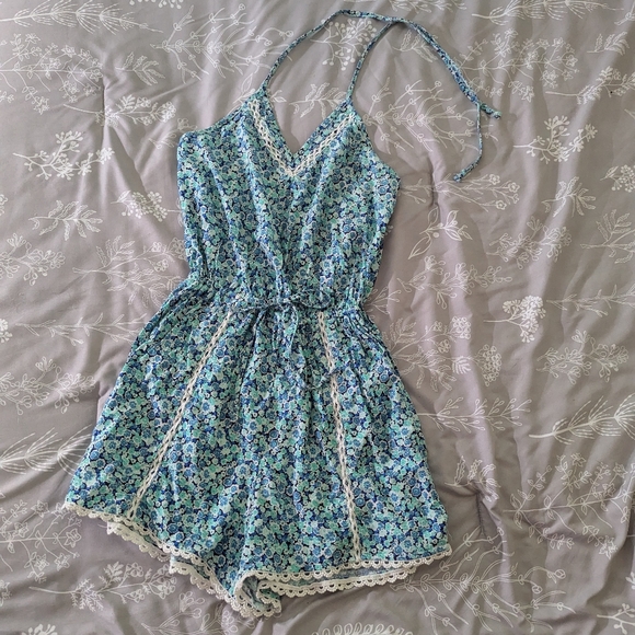Hollister blue floral romper - Picture 6 of 6